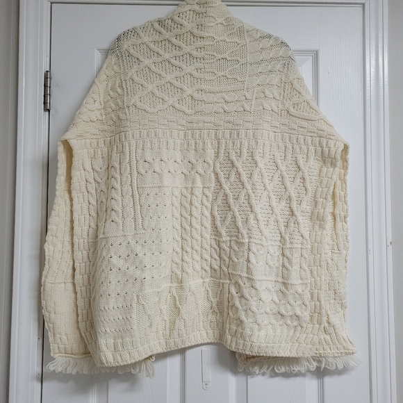 CONEMARA KNITWEAR MERINO WOOL Shawl . - Picture 2 of 9